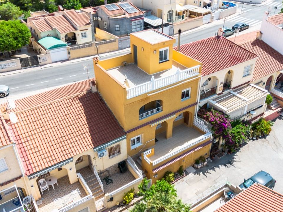 Casa adosada en La Marina, Alicante - foto 1